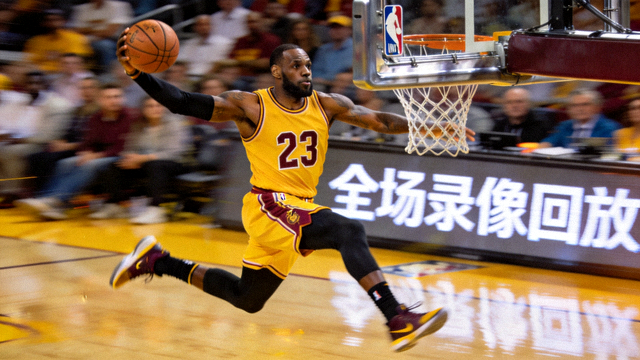NBA比赛全场录像回放封面图展示球员突破上篮瞬间